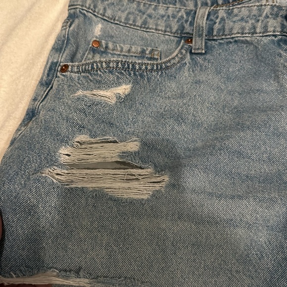 Boyfriend Jean Shorts (H&M) - Picture 7 of 8